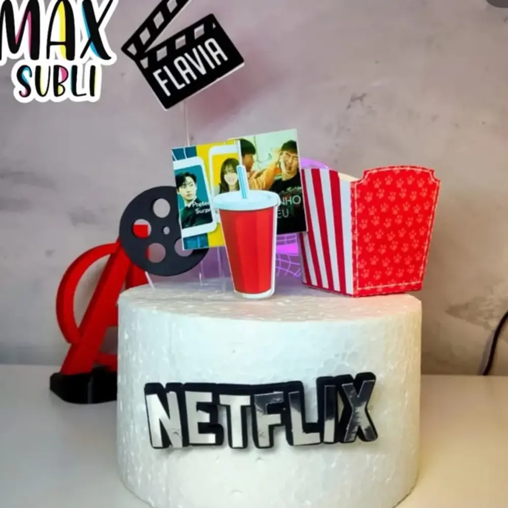 Topo de bolo com tema Netflix